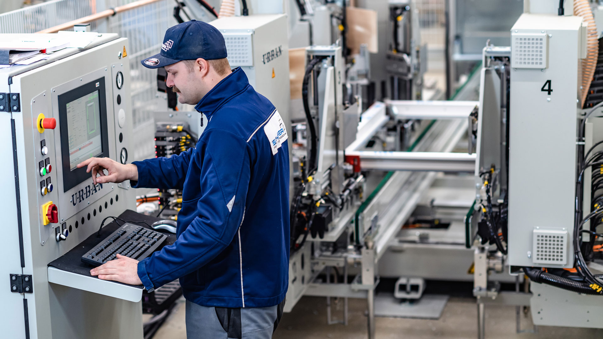 Mario Schäfer bei der Programmierung