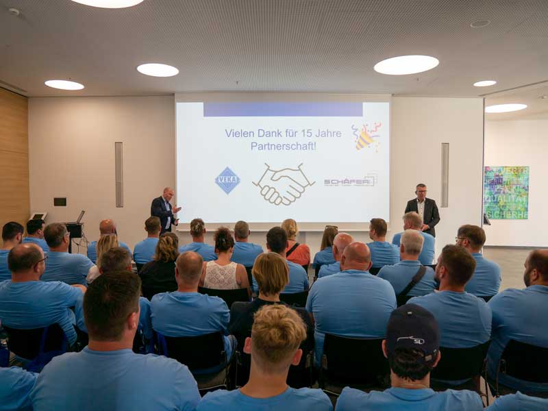 Begrüßung der Mitarbeitenden der Schäfer GmbH durch die Geschäftsleitung der VEKA AG