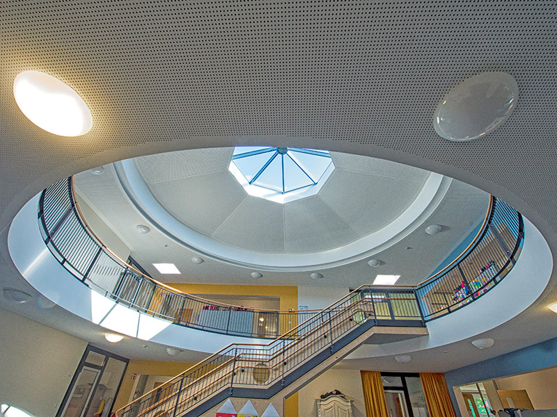 Städtische KiTa Viktoria, Lünen: Aluminium-Lichtkuppel, Innentüren mit Brandschutzanforderung T30RS