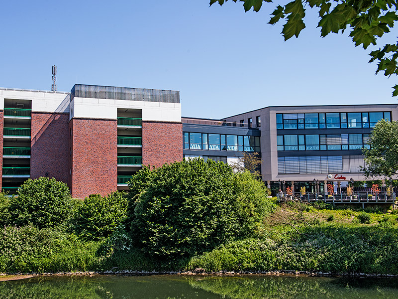 Facharztzentrum Mersch, Lünen: Kunststofffenster-Fassade mit Raffstore-Beschattung