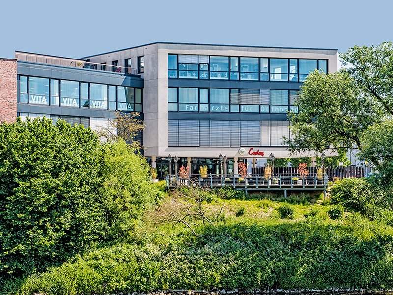 Facharztzentrum Mersch, Lünen: Kunststofffenster-Fassade mit Raffstore-Beschattung