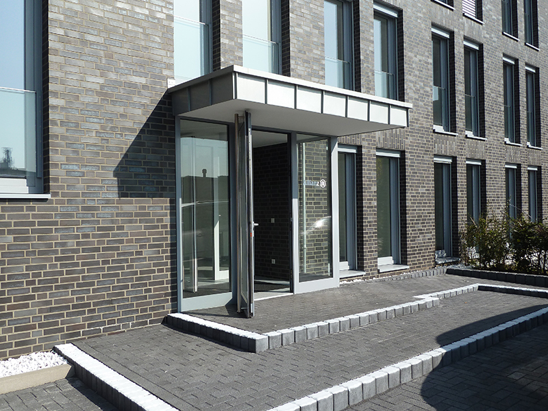 Allianz: Aluminium-Eingangstür