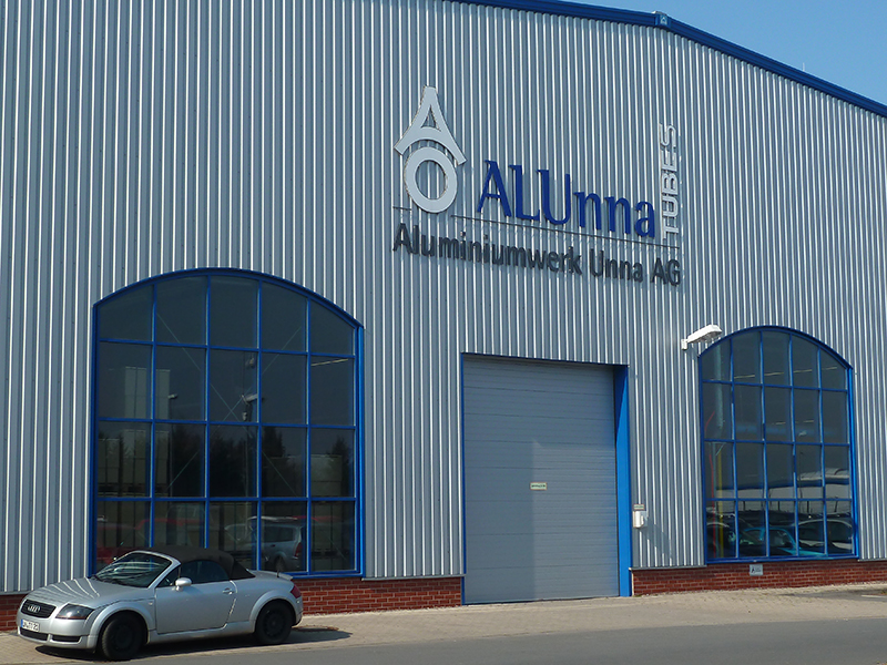 Aluminiumwerk, Unna: Aluminium Pfosten-Riegel-Fassade mit Stichbogen